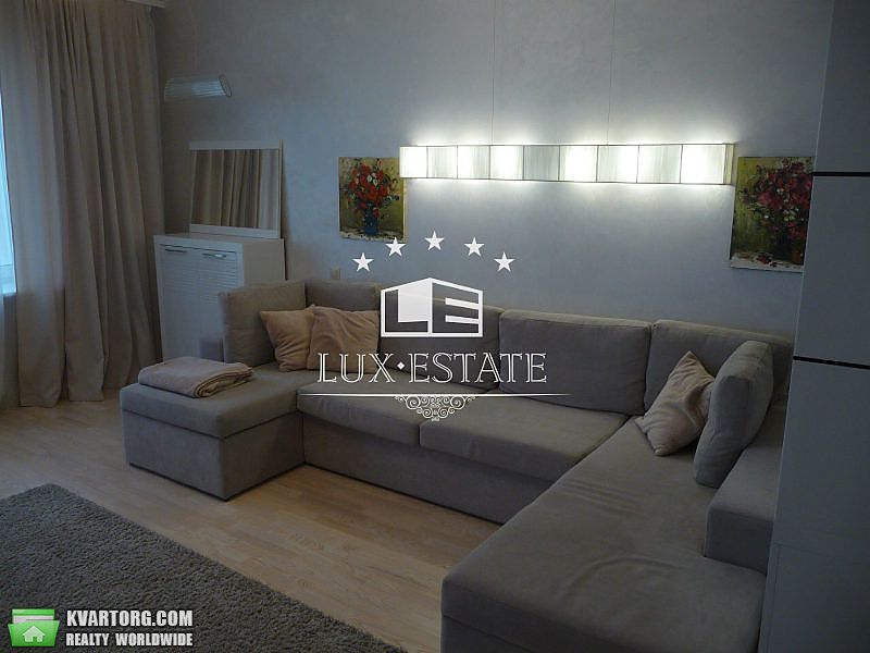 Rent out 3-room apartment. Киев,  Сечевых Стрельцов — photo 1