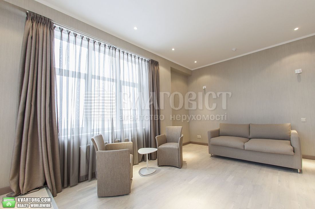 Rent out 3-room apartment. Киев,  Соломенская — photo 2