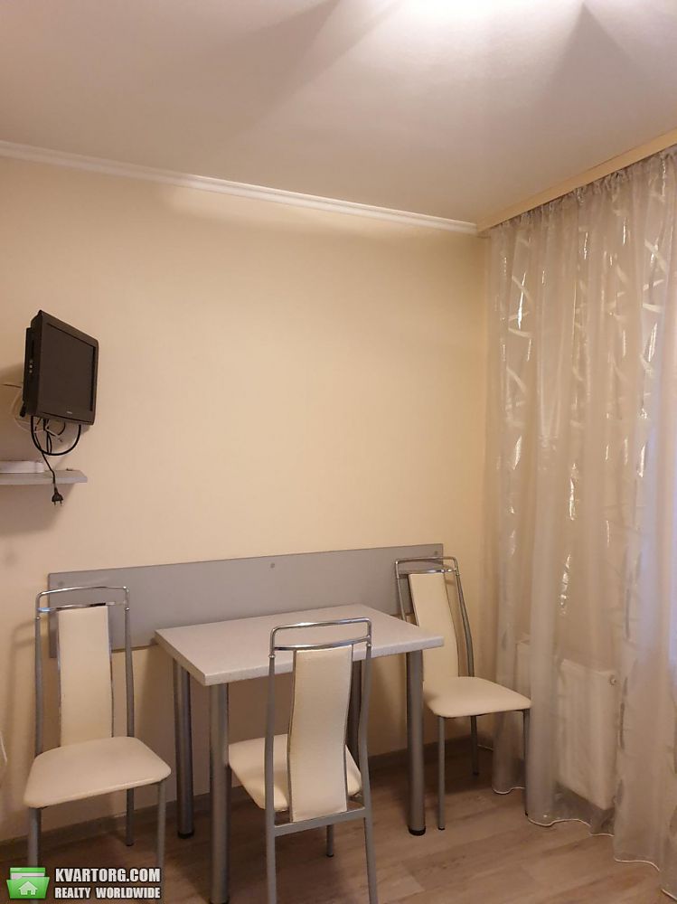 Rent out 2-room apartment. Киев,  Черновола — photo 6