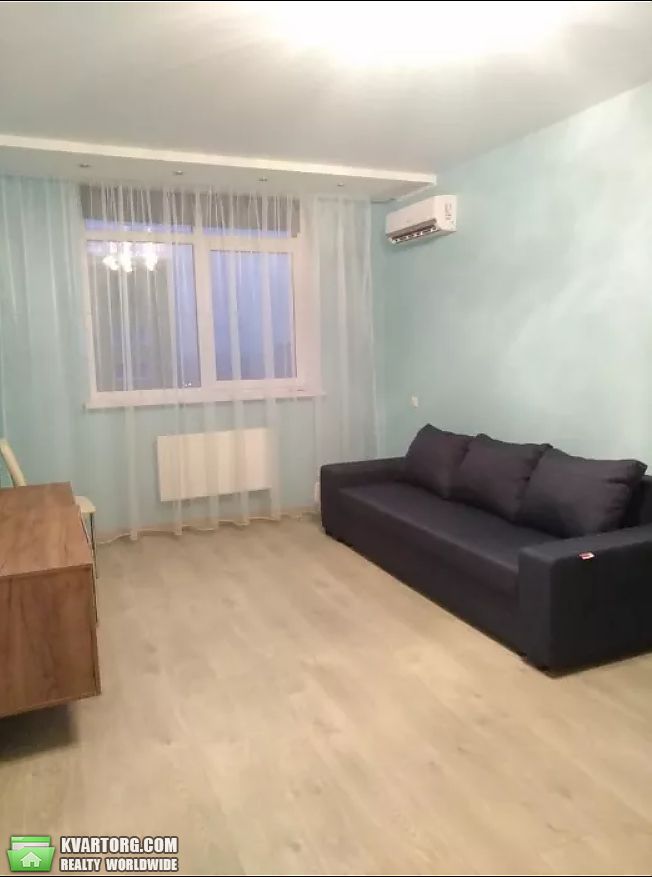 Rent out 2-room apartment. Киев,  Воскресенская — photo 1