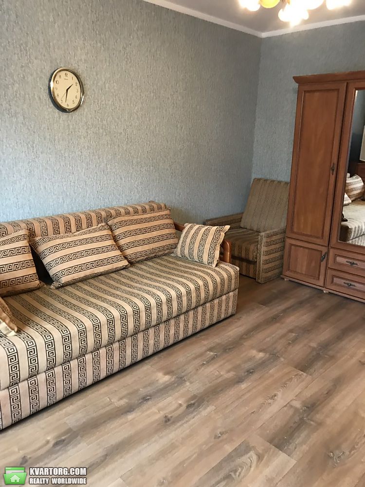 Rent out 1-room apartment. Киев,  Кловский спуск — photo 1