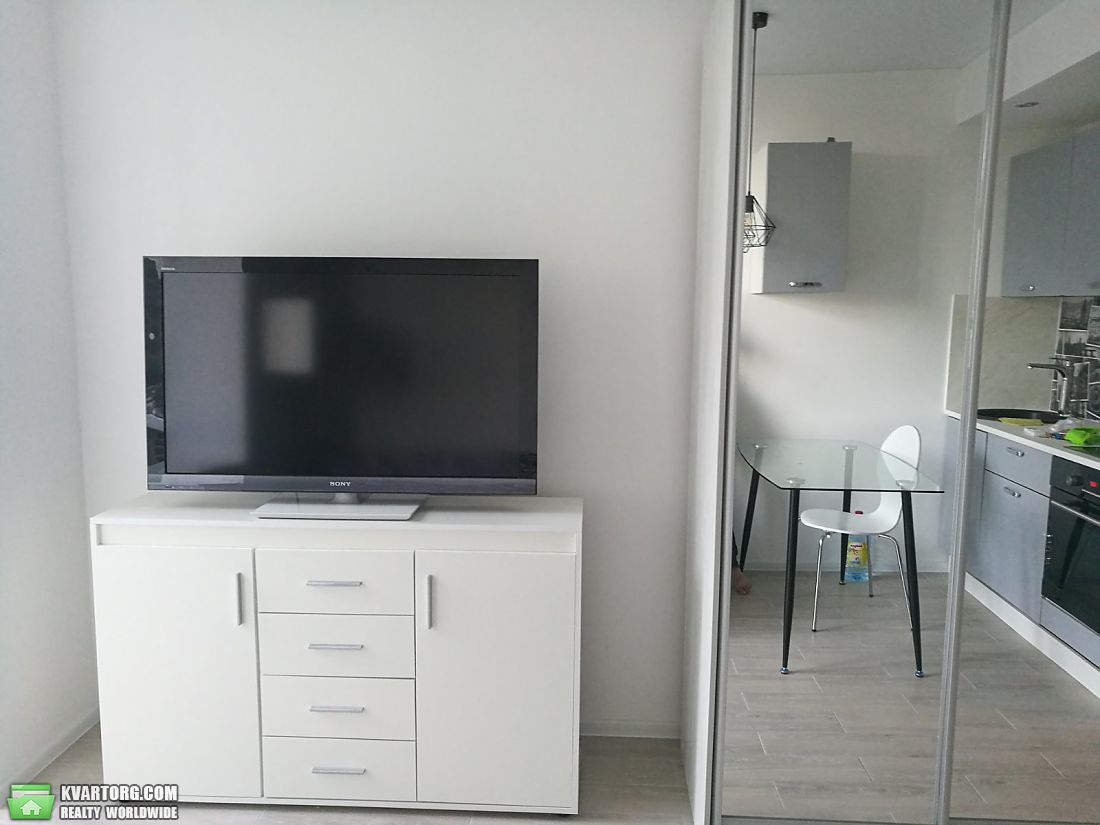 Rent out 1-room apartment. Киев, Соловцова — photo 2