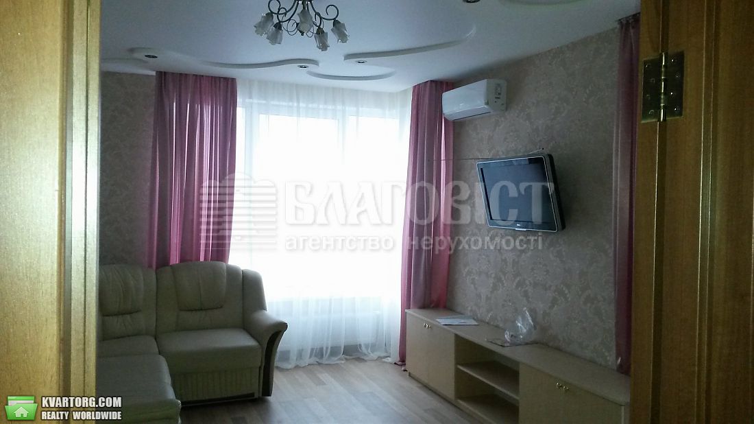 Rent out 2-room apartment. Киев,  Заречная — photo 4