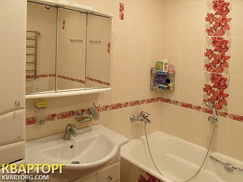Rent out 2-room apartment. Киев,  Кошица — photo 1