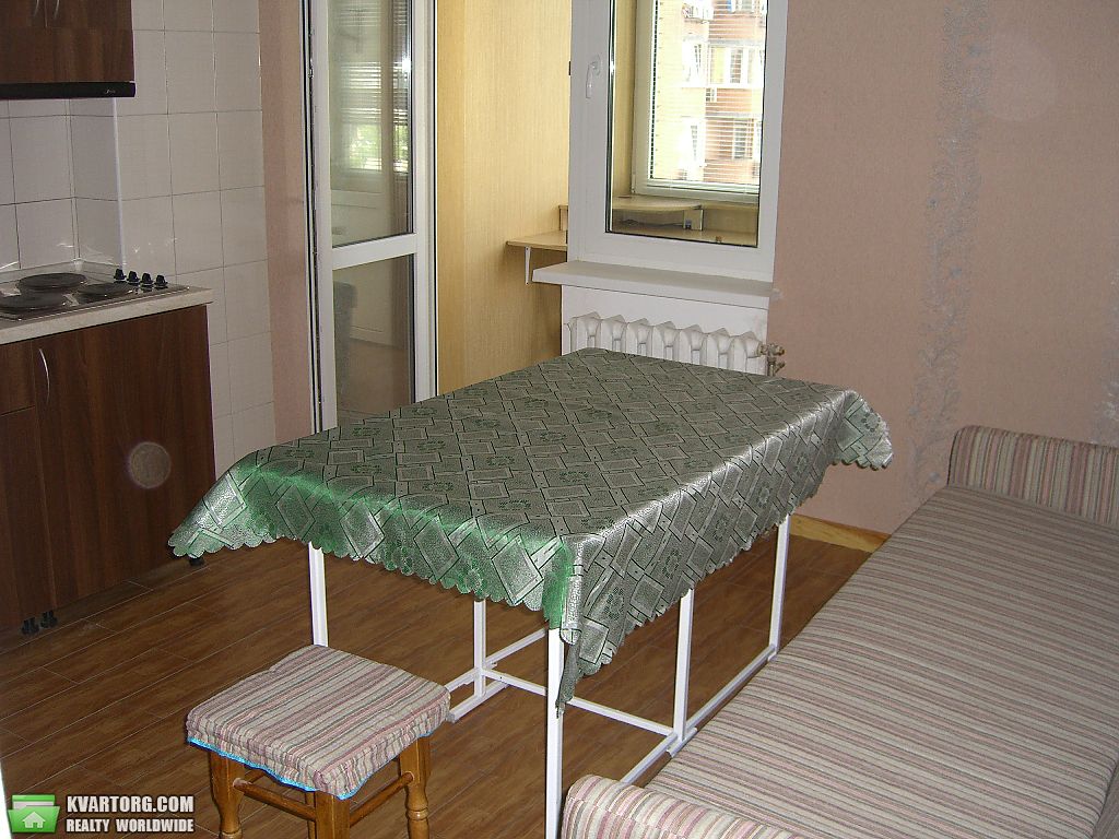 Rent out 1-room apartment. Киев,  Осенняя — photo 8