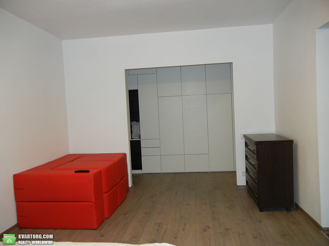 Rent out 1-room apartment. Киев, Краковская — photo 1