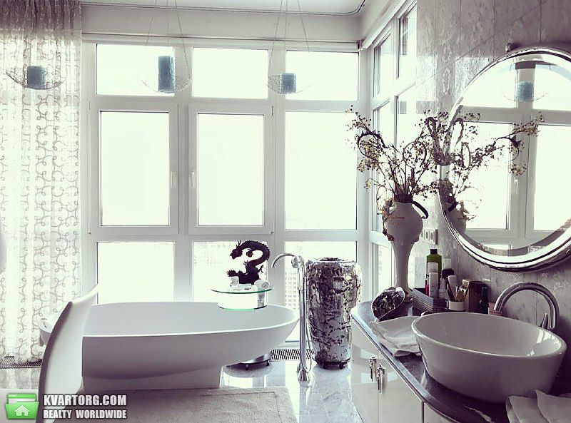 Rent out 4-room apartment. Киев, Драгомирова ул. — photo 9