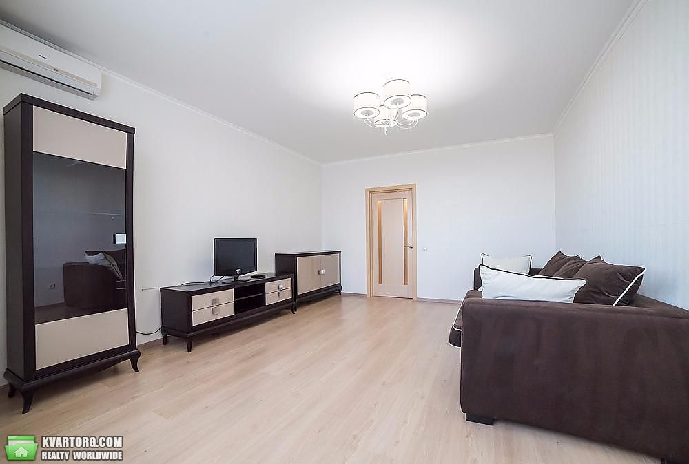 Rent out 2-room apartment. Киев, Сикорского ул. — photo 3