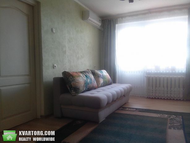 Rent out 2-room apartment. Киев,  Зодчих — photo 2