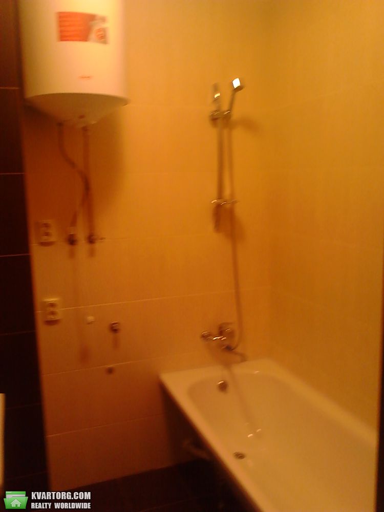 Rent out 2-room apartment. Киев,  Луначарского — photo 5