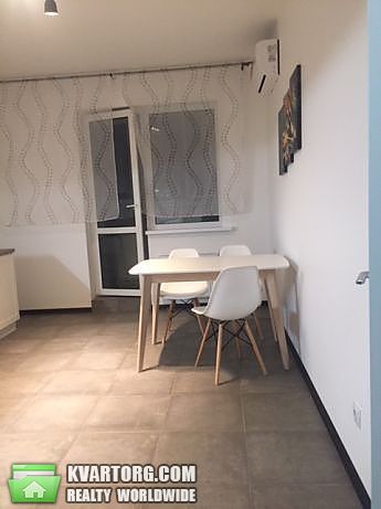 Rent out 2-room apartment. Киев,  Панельная — photo 10