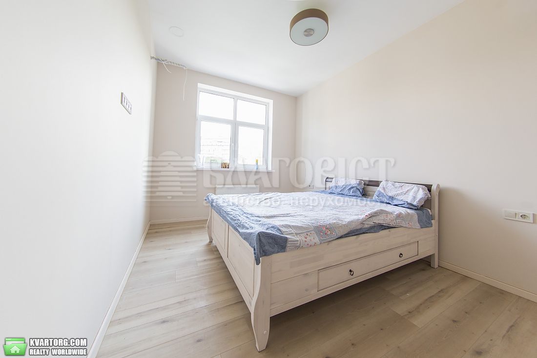 Rent out 2-room apartment. Киев,  Саперное поле — photo 1