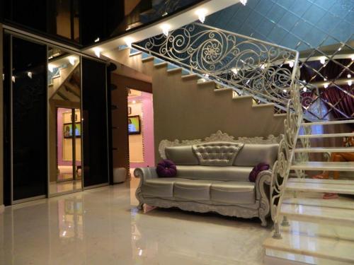 Sell house. Киев, Богатырская — photo 1