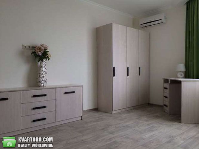 Rent out 3-room apartment. Киев,  Рижская — photo 4