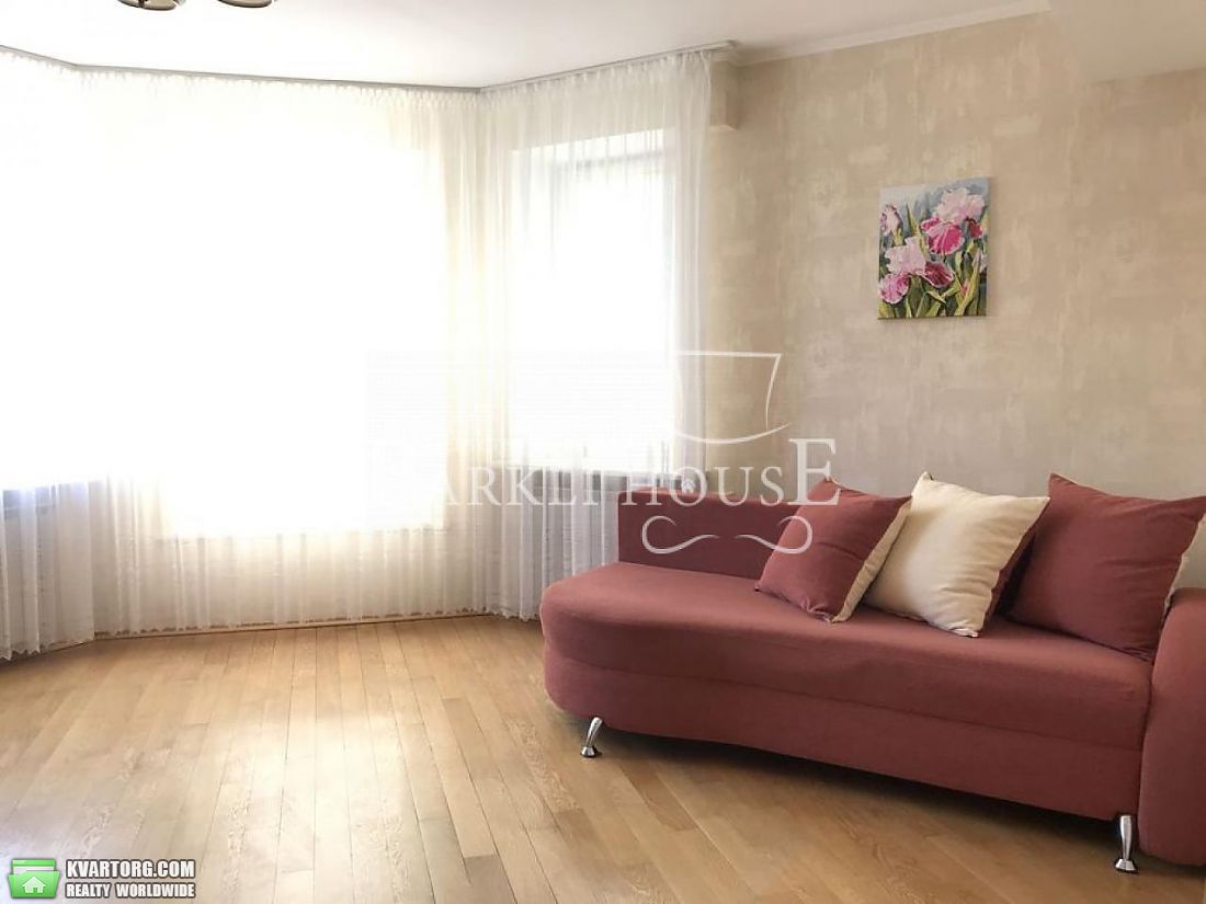 Rent out 2-room apartment. Киев,  Нижний Вал — photo 1