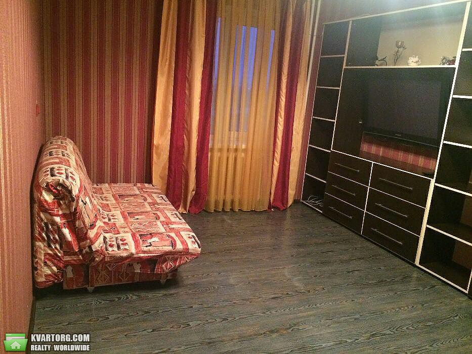 Rent out 1-room apartment. Киев,  Олевская — photo 1