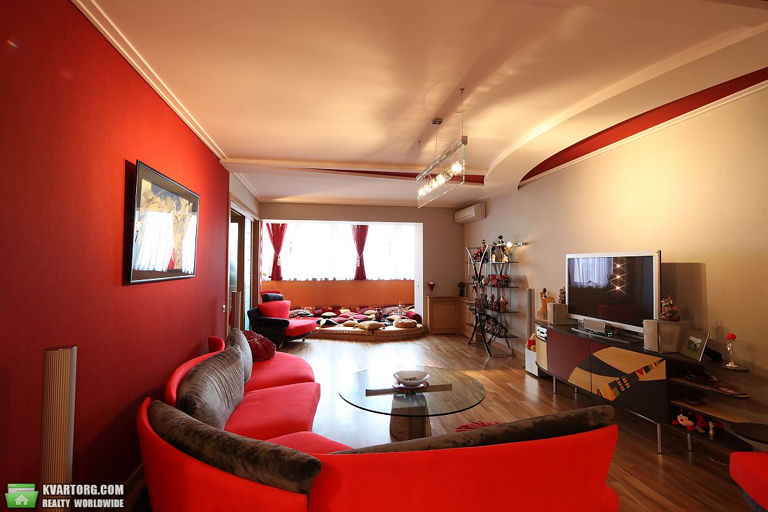 Rent out 4-room apartment. Киев,  Тургеневская — photo 1