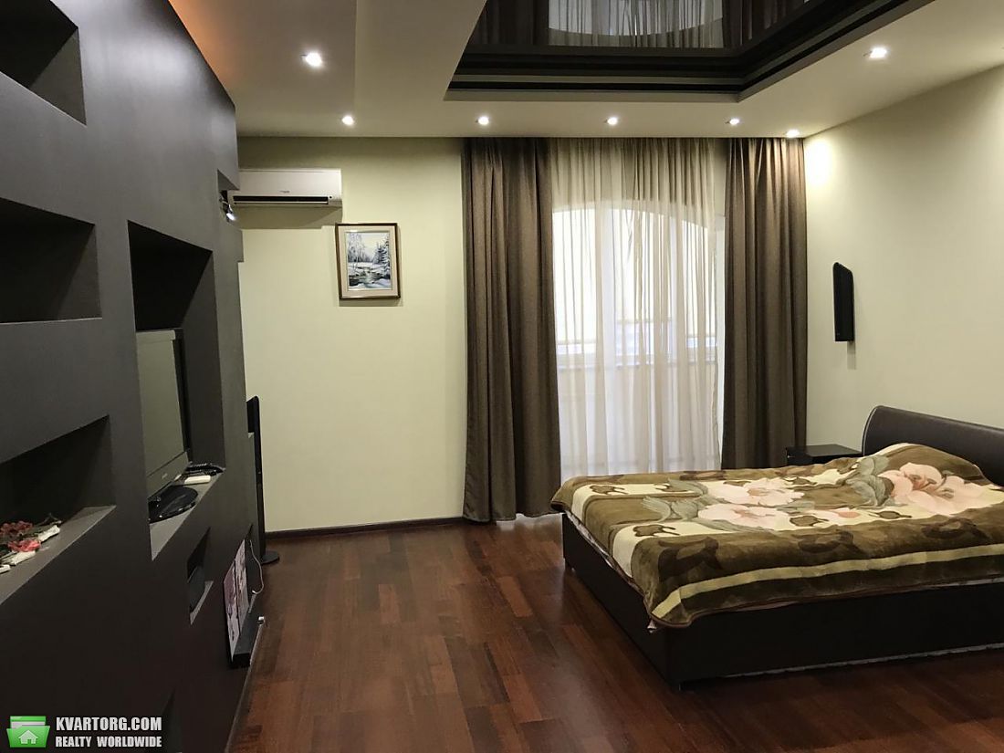 Rent out 2-room apartment. Киев,  Черновола — photo 1