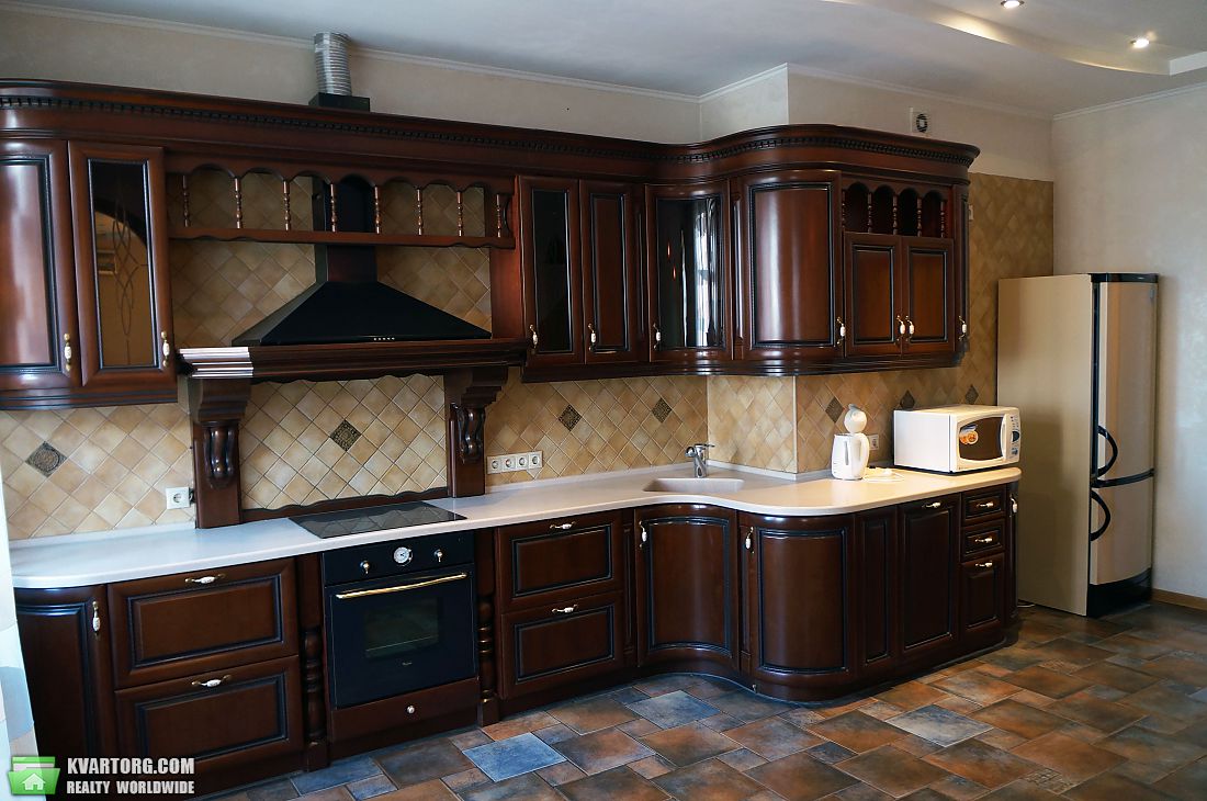 Rent out 4-room apartment. Киев,  Щорса — photo 1