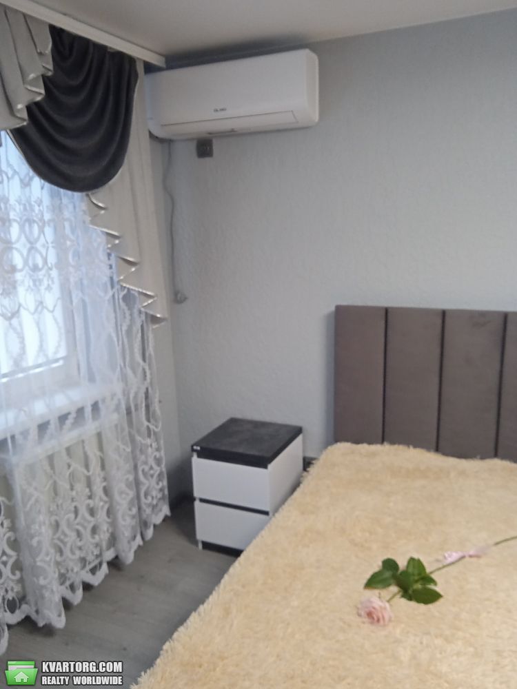 Rent out 2-room apartment. Киев,  Каунасская — photo 4