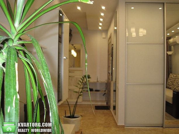 Rent out 3-room apartment. Киев,  Почайнинская — photo 2