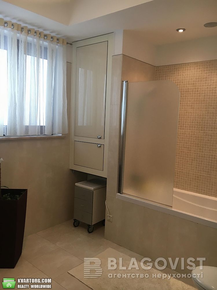 Sell 4-room apartment. Киев, Кропивницкого — photo 1
