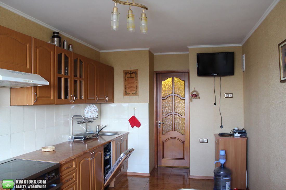 Rent out 2-room apartment. Киев,  Олевская — photo 3
