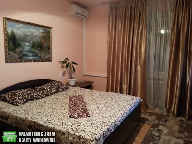 Rent out 1-room apartment. Киев,  Старонаводницкая — photo 1