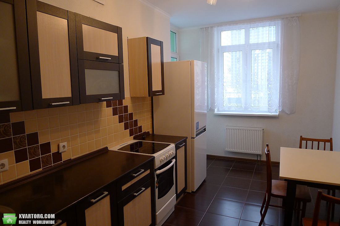 Rent out 2-room apartment. Киев, Воскресенская — photo 1