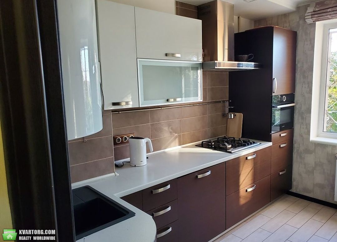 Rent out 3-room apartment. Киев,  Радунская — photo 3