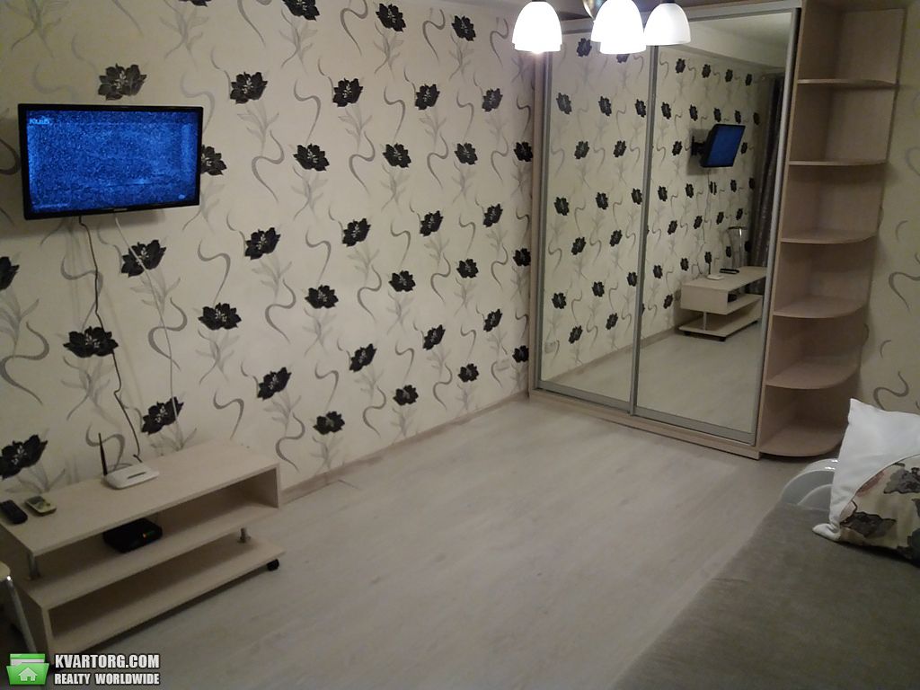 Rent out 1-room apartment. Киев,  Окипной — photo 2