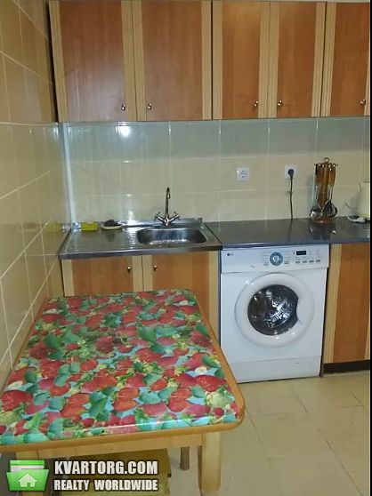 Rent out 1-room apartment. Киев,  Комбинатная — photo 1