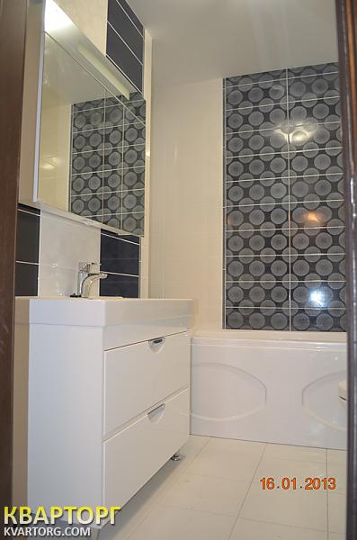 Rent out 2-room apartment. Киев,  Ревуцкого — photo 7