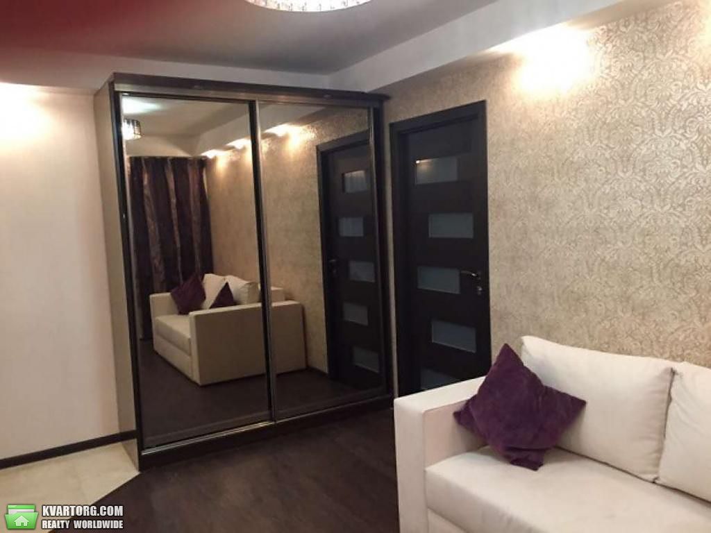 Rent out 2-room apartment. Киев,  Барбюса — photo 1