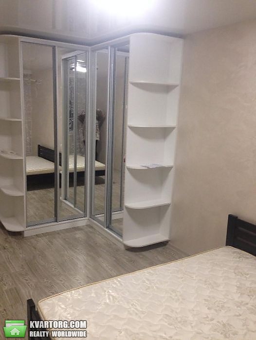 Rent out 2-room apartment. Киев,  Завальная — photo 1