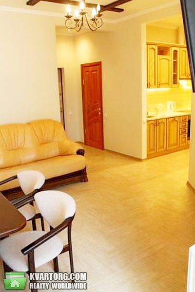 Rent out 2-room apartment. Киев,  Жилянская — photo 2