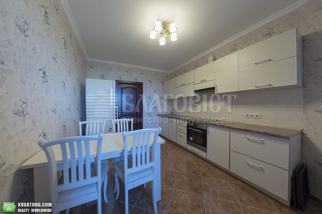 Rent out 3-room apartment. Киев,  Рижская — photo 3