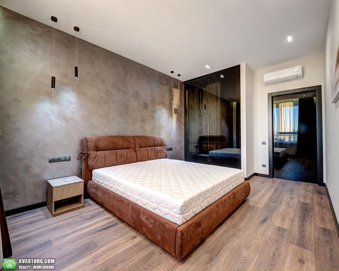 Rent out 2-room apartment. Киев,  Димитрова — photo 2