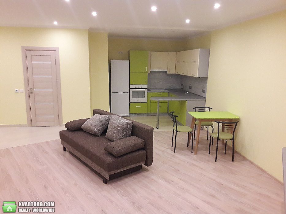 Rent out 2-room apartment. Киев,  Светлая — photo 1
