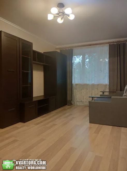Rent out 2-room apartment. Львов, Скорини — photo 3