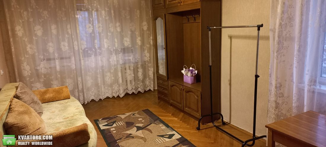 Rent out 3-room apartment. Киев,  Верховного Совета бул — photo 2