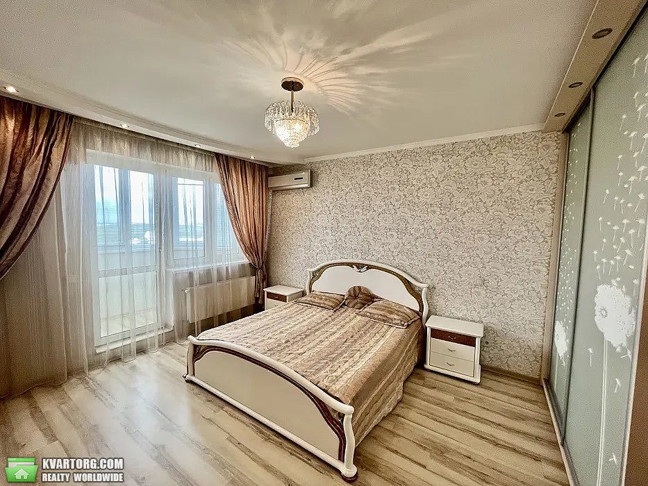 Rent out 2-room apartment. Киев,  Героев Обороны — photo 1