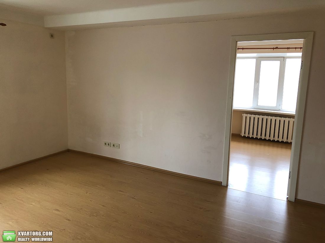 Sell 2-room apartment. Киев,  Соломенская — photo 2