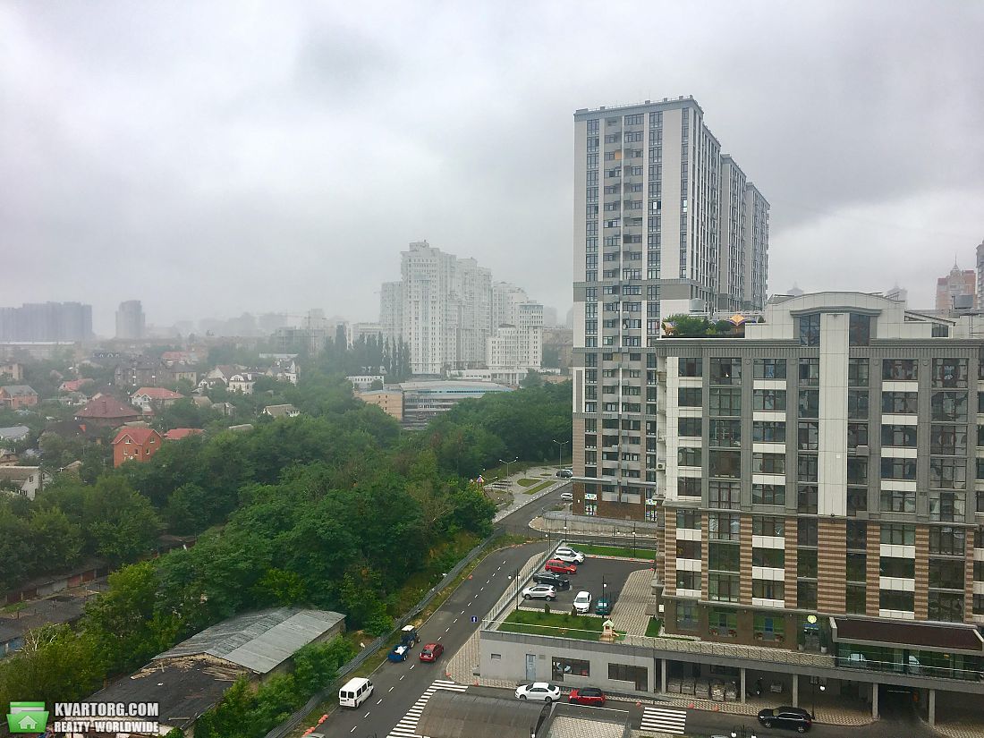 Sell multi-room apartment. Киев,  Драгомирова — photo 1