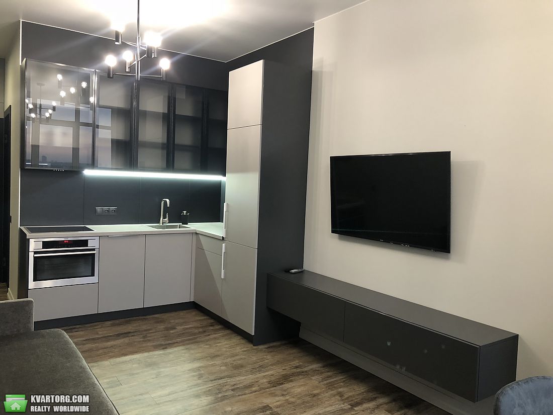 Rent out 2-room apartment. Киев, Джона Маккейна — photo 1