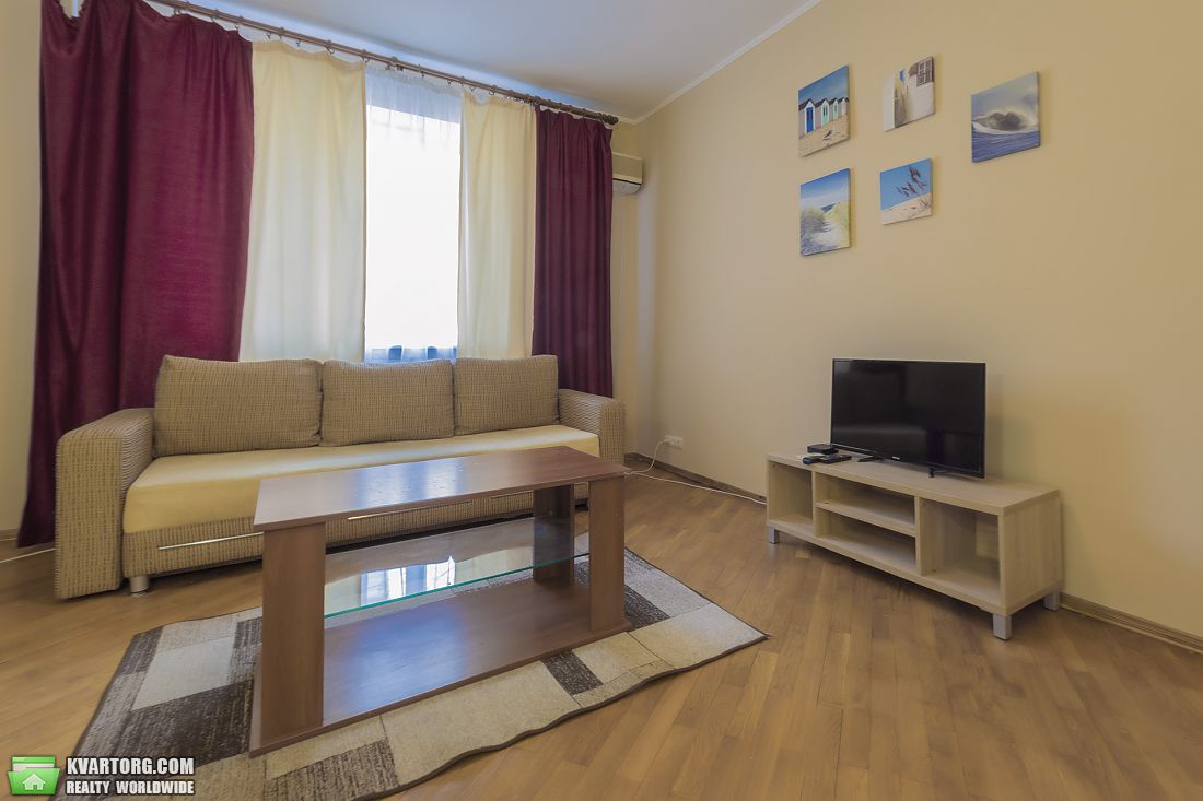 Rent out 2-room apartment. Киев,  Шелковичная — photo 2