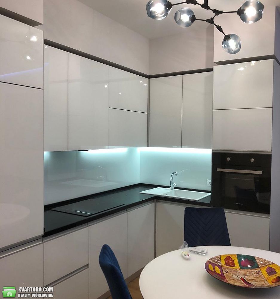 Rent out 2-room apartment. Киев,  Димитрова — photo 4