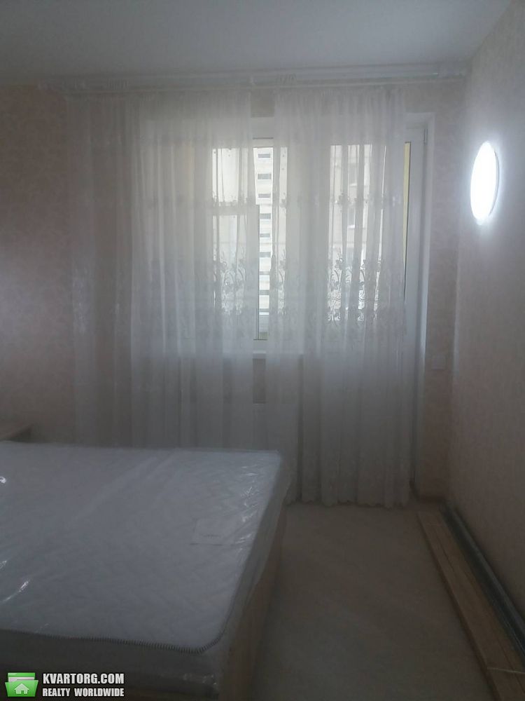 Rent out 2-room apartment. Киев, Харьковское шоссе — photo 5
