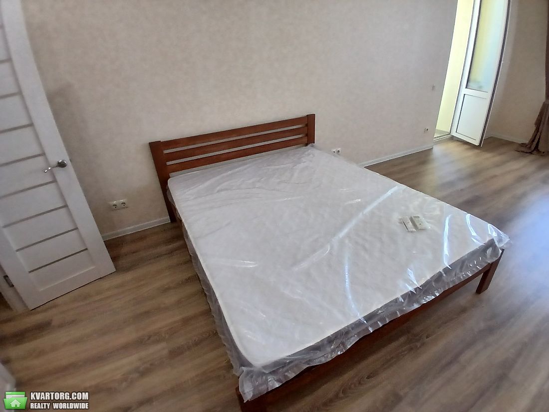 Rent out 2-room apartment. Киев, Андрія Верхогляда — photo 2