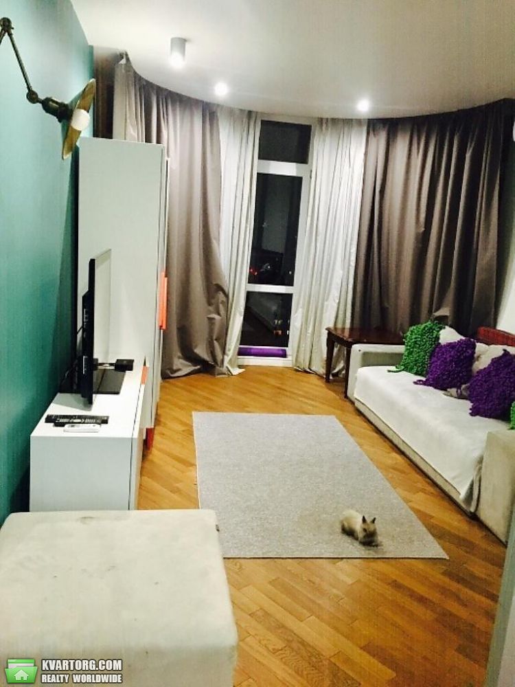 Rent out 2-room apartment. Киев,  Черновола — photo 1